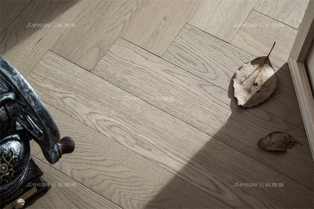 刚铺装完的地板怎么清洁?这3点一定要注意